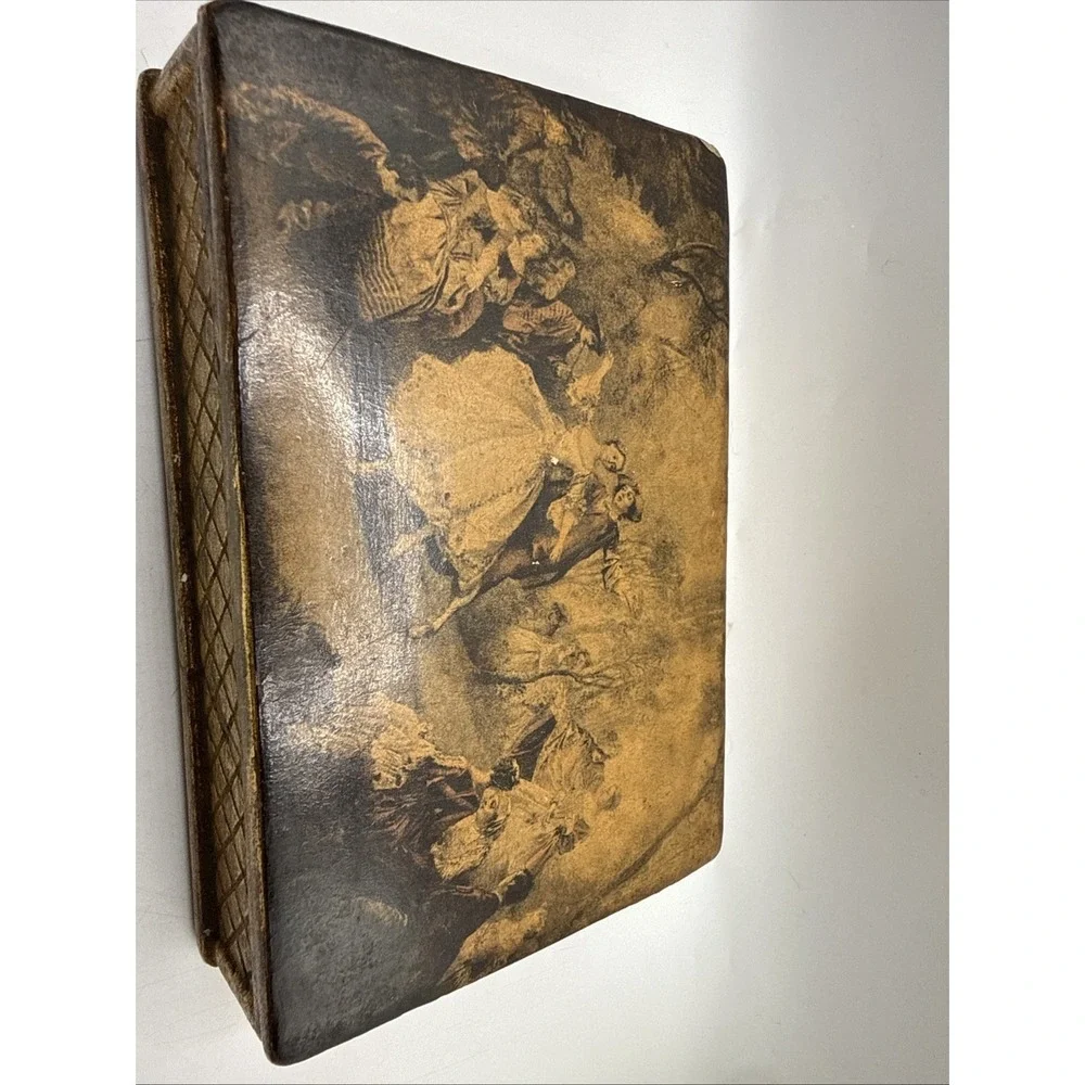 Vintage Italian Florentine Jewelry Box Gold Gilt Romantic Scene, Porcelain 6.5